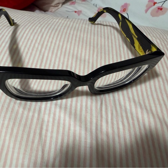 Gucci Womens Black and Yellow Glasses - Picture 6 of 6